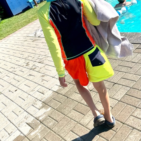 SwimHumyn hi vis swim suit shorts and t-shirt rash guard EUC - Picture 7 of 8